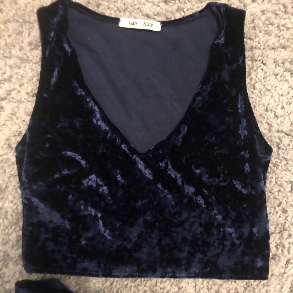 Two piece - Picture 3 of 4